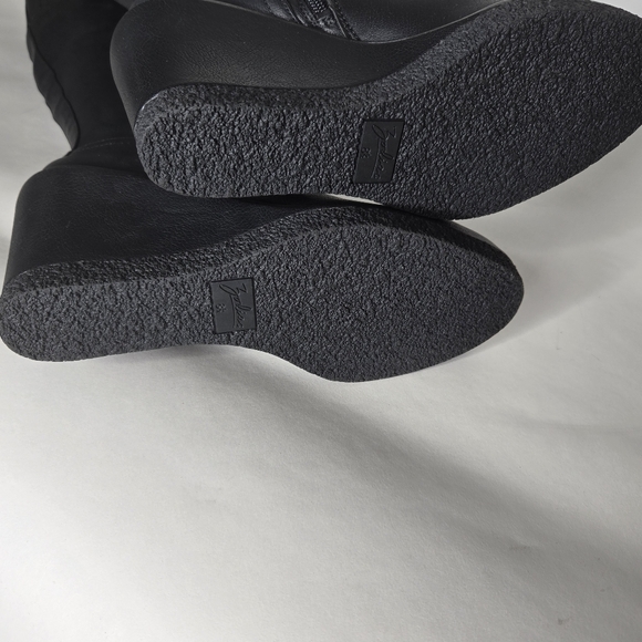 Zodiac Iggy Platform Boot size 8.5 New in box Black. Leather boots. 4 inch heel - Picture 2 of 10